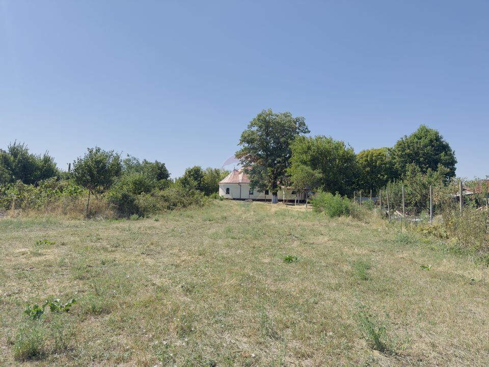 Teren 2,841mp Apateu / Strada Principala langa Biserica Ortodoxa