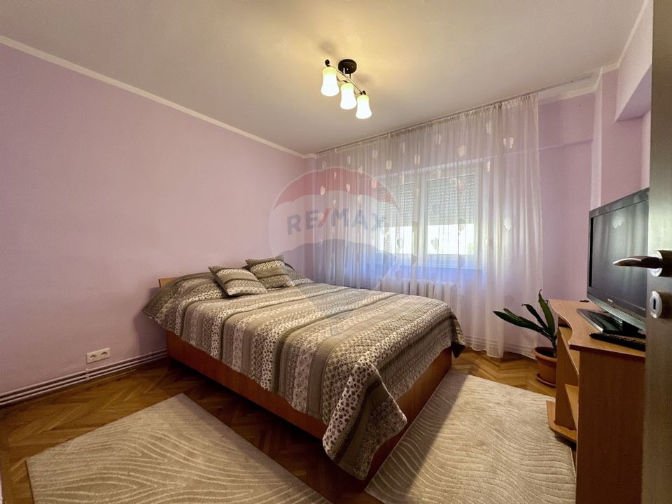 Apartament cu 3 camere de vânzare în zona Vasile Aaron