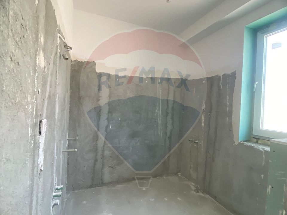 DE VANZARE Casă / Vilă cu 5 camere Popesti - Leordeni