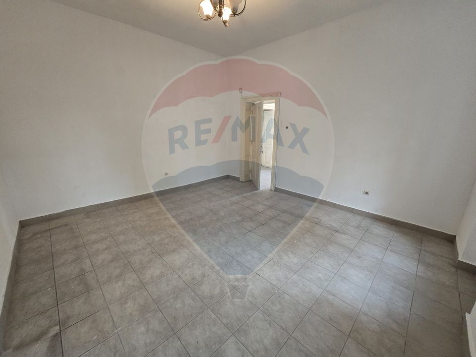 DE VANZARE Casă / Vilă cu 11 camere de vânzare în zona Parcul Carol