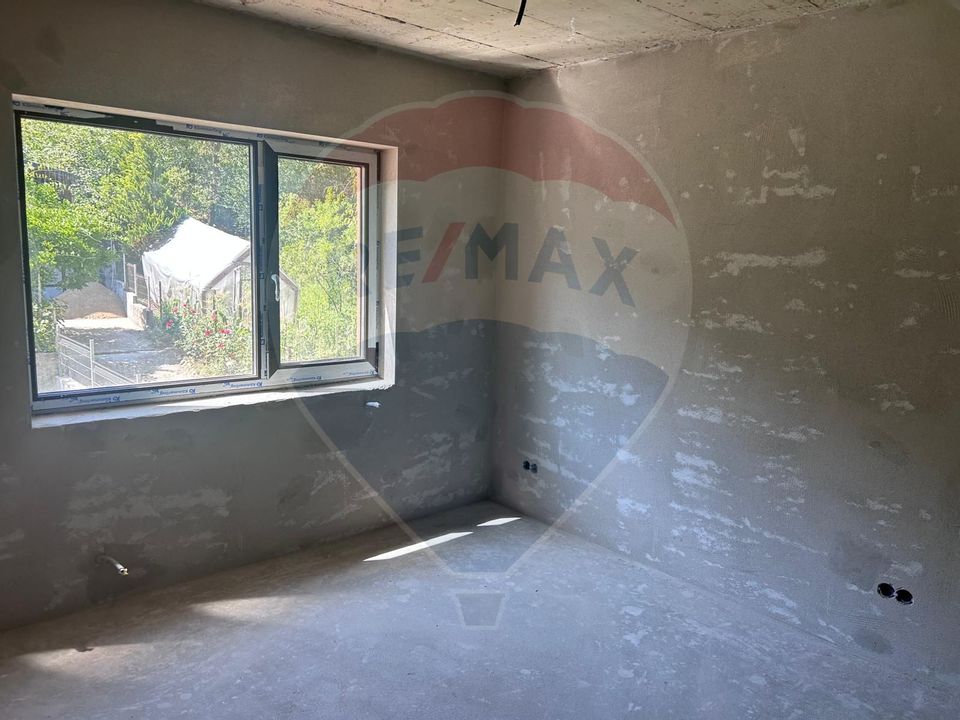 VILA NOUA DE VANZARE in zona Parcul Mare (Regina Maria)