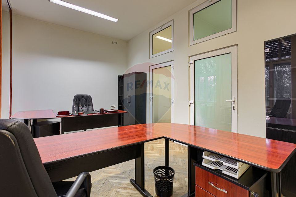 42sq.m Office Space for rent, Ultracentral area