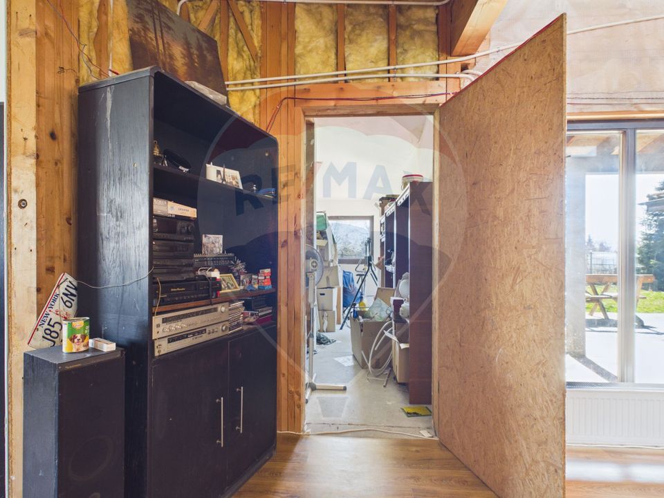 Vila Impunatoare multi-generationala cu Turnulet si Arhitectura Unica