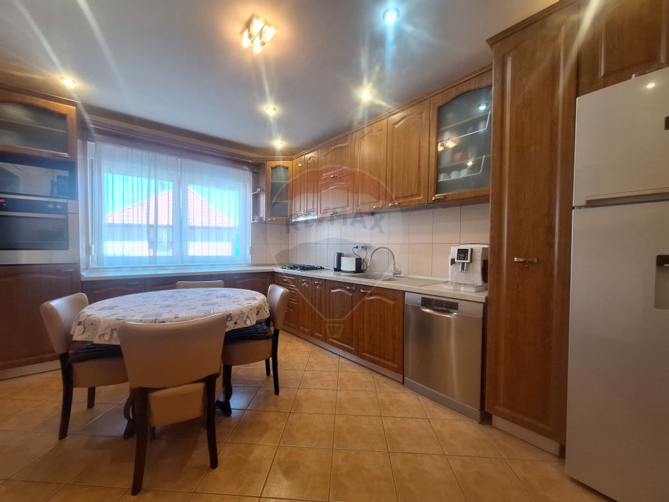 Vilă moderna cu gradina frumoasa, in zona Trei Stejari