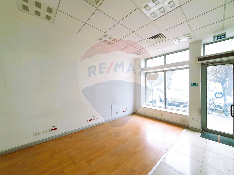 70sq.m Commercial Space for rent, Ultracentral area