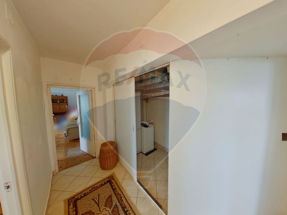 Apartament cu 3 camere de vânzare Str. 1 Mai