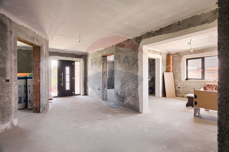Casa de vanzare Frumuseni ,2 fronturi stradale.