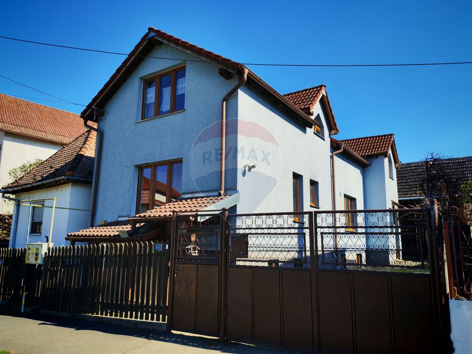 Casă spațioasă cu panoramă superbă+garsonieră separată, venit pasiv.