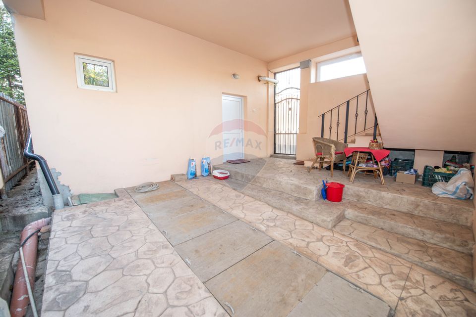 Casa Vila cu 4 camere de vanzare 157 mp, comercial, birou, rezidential