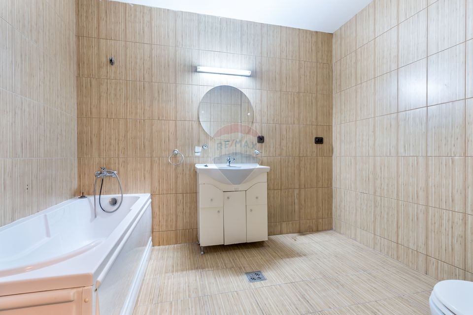 3 cam, 83 mp, zona Rivus, bloc nou, et 1, comision 0