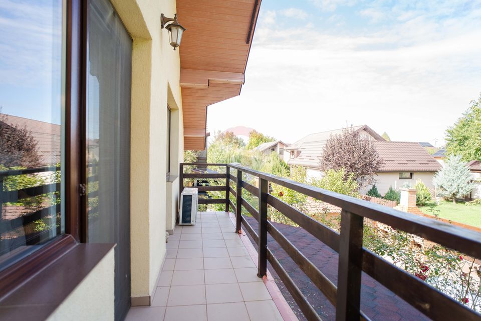 Casă cu Piscină de Vânzare, 500mp Teren, Str. Victoriei-Valea Lupului