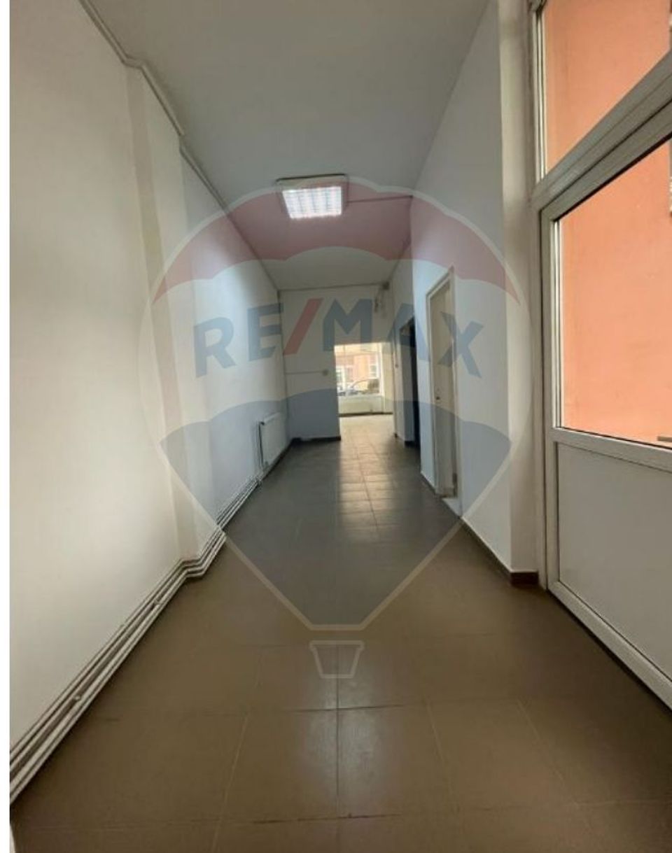 110sq.m Commercial Space for rent, Vasile Aaron area