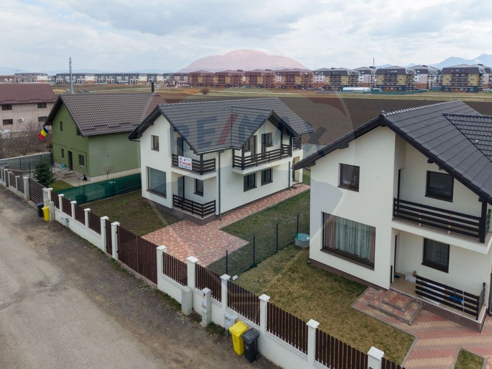 4 room House / Villa for sale