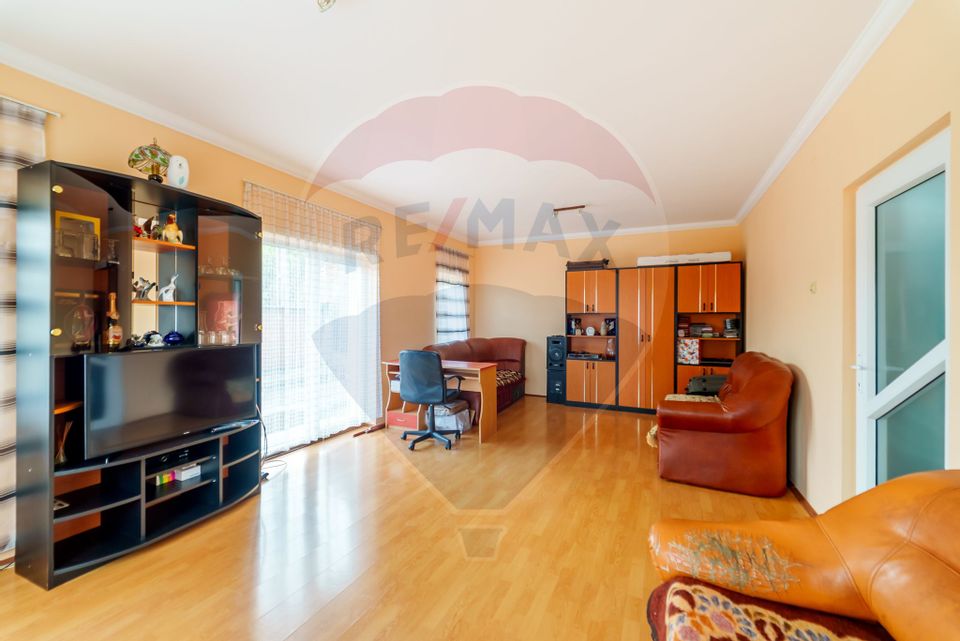 4 room House / Villa for sale, Confectii area