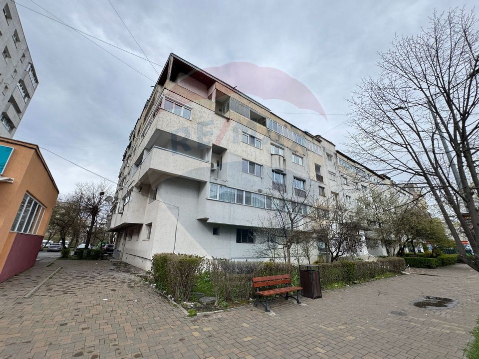 Apartament de vanzare - 4 camere- decomandat-Bistrita Lac