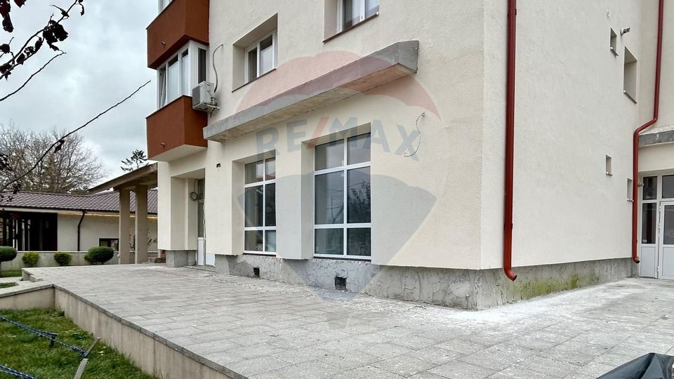 76.72sq.m Commercial Space for rent