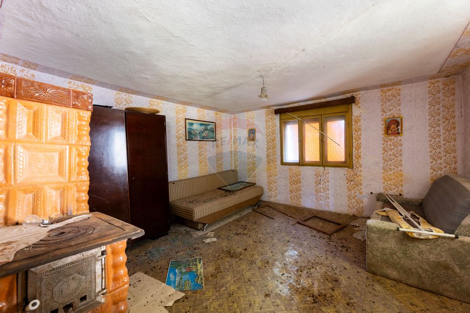 Casă cu 3 camere si teren 2196 mp de vânzare in Covasant,Arad