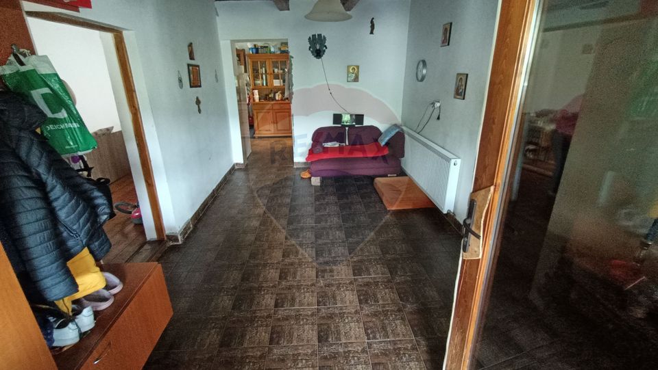 Casă de vânzare în stil vechi cu 3 camere si 3 arii în Cop. Manastur