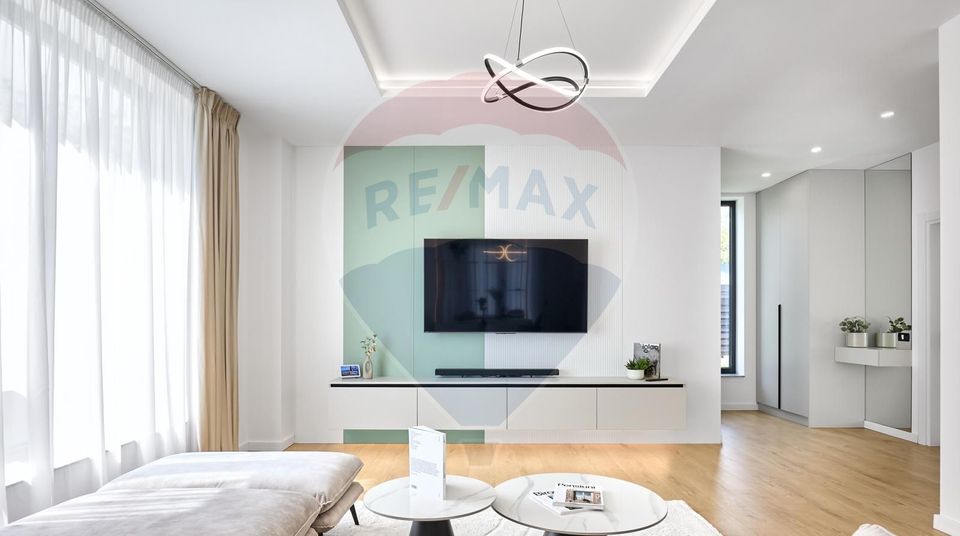 House / Villa for sale in Mogosoaia, shop, bus, utilities