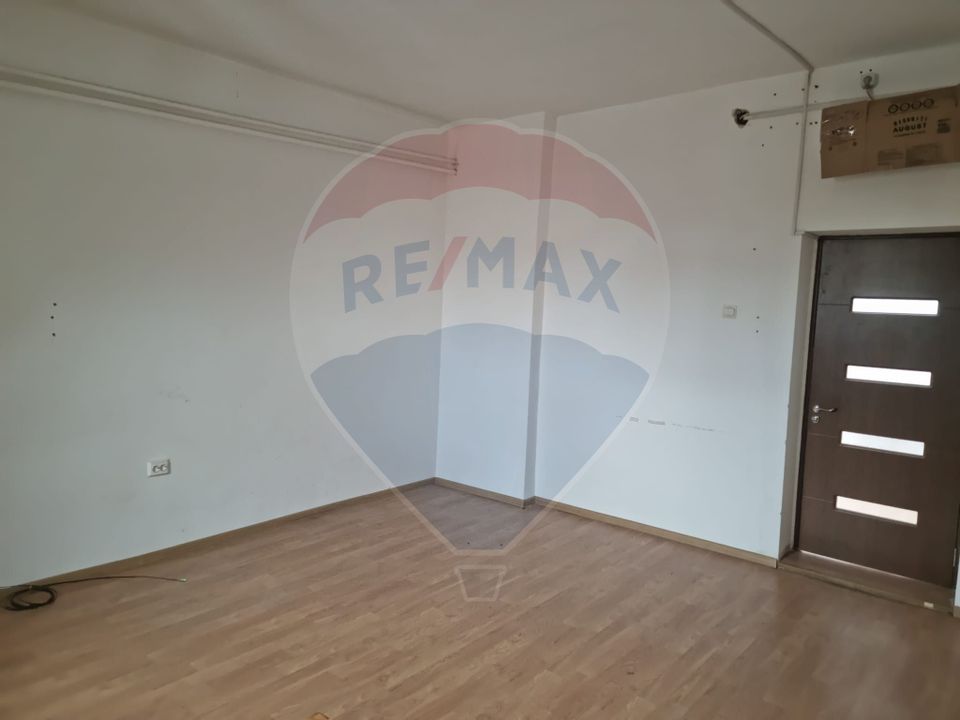 22sq.m Commercial Space for rent, Central area