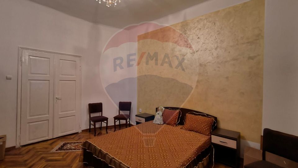 Casă cu 3 camere de vânzare în zona Centrală