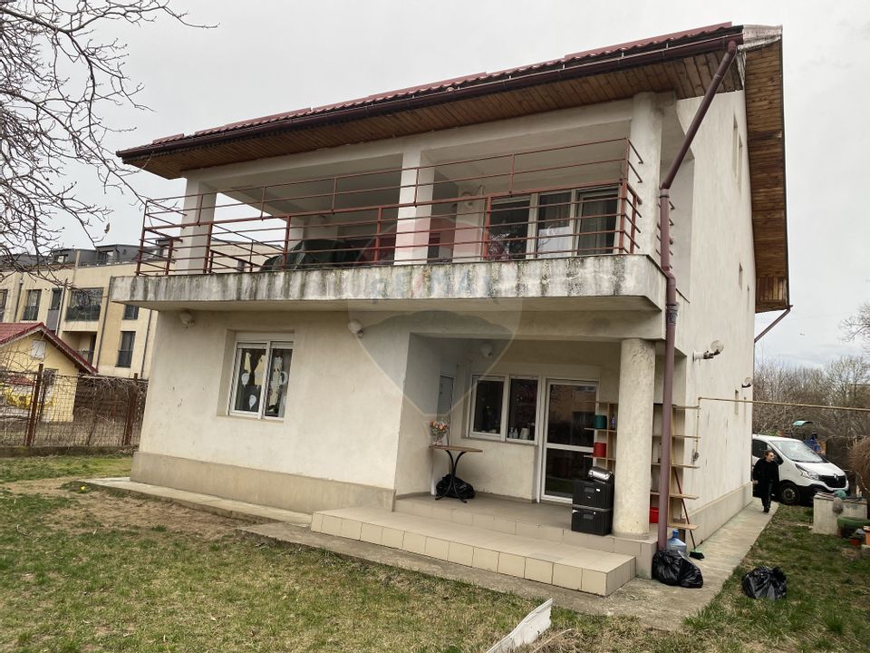 Casă / Vilă cu 6 camere de vânzare în zona Ozana-Pallady