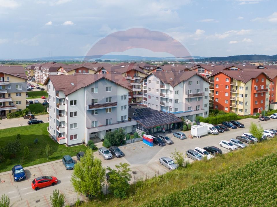 Apartament decomandat, 60 mp utili, 2 camere, debara, balcon!