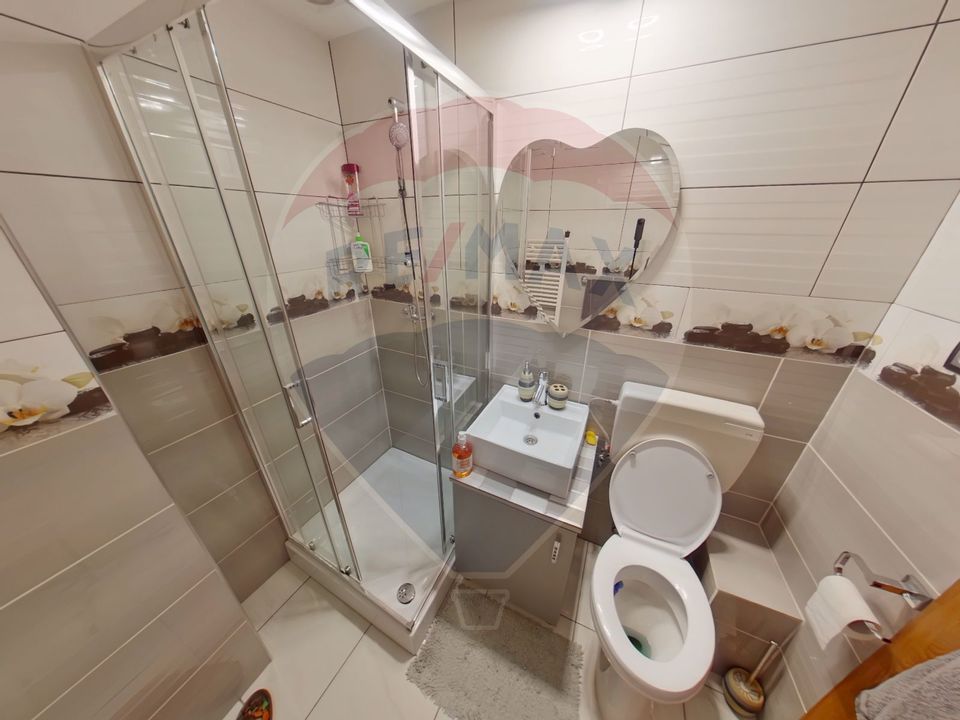 Apartament cu 3 camere de vânzare în zona Central