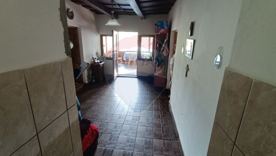 Casă de vânzare în stil vechi cu 3 camere si 3 arii în Cop. Manastur