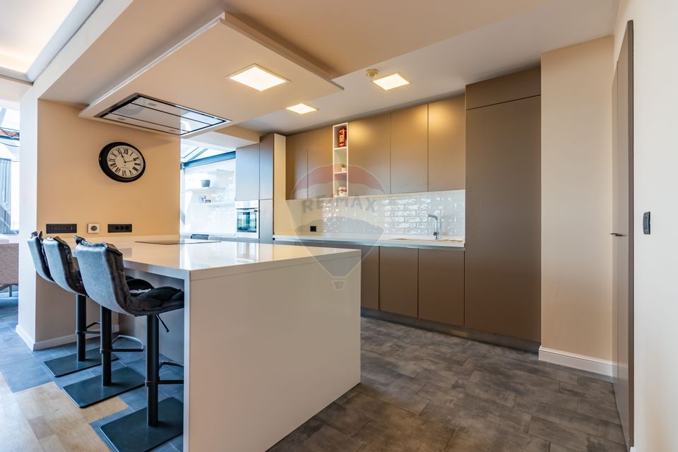 Penthouse panoramic view in Green Lake Residence