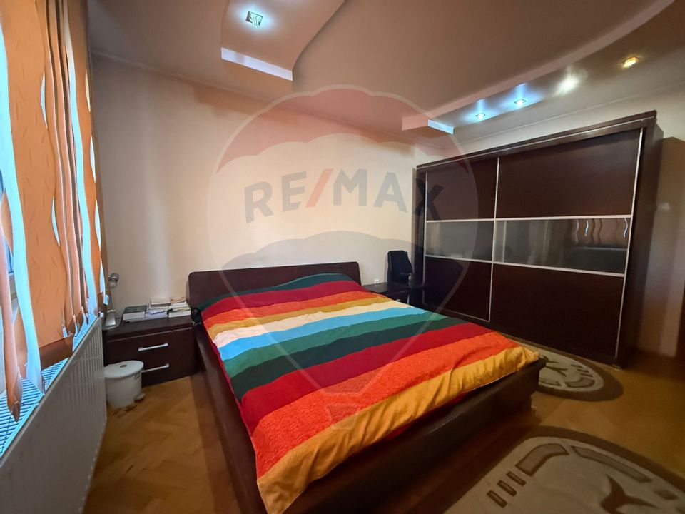 De vânzare Casă / Vilă 5 camere + 5.300 mp teren Slobozia Moara, DB