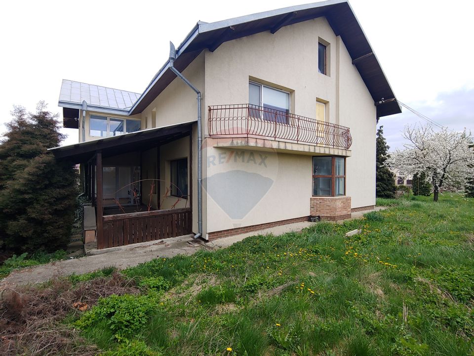 8 room House / Villa for sale