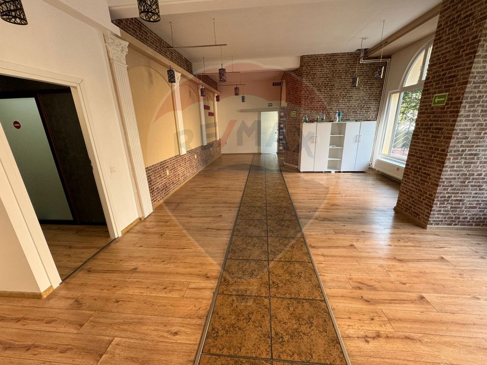 155sq.m Commercial Space for rent, Centrul Civic area