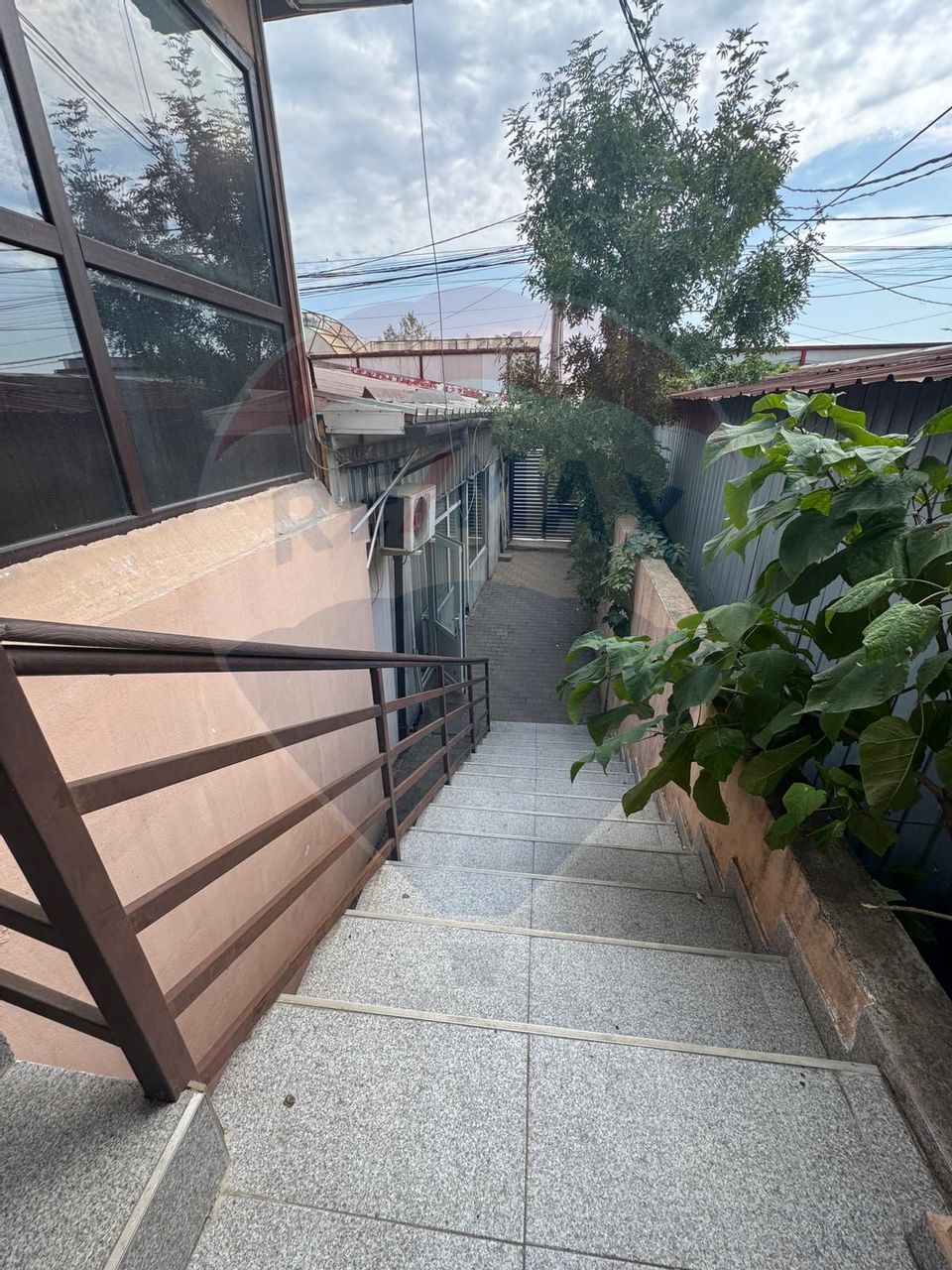 Spațiu comercial de 900mp de vânzare în zona Romanesti