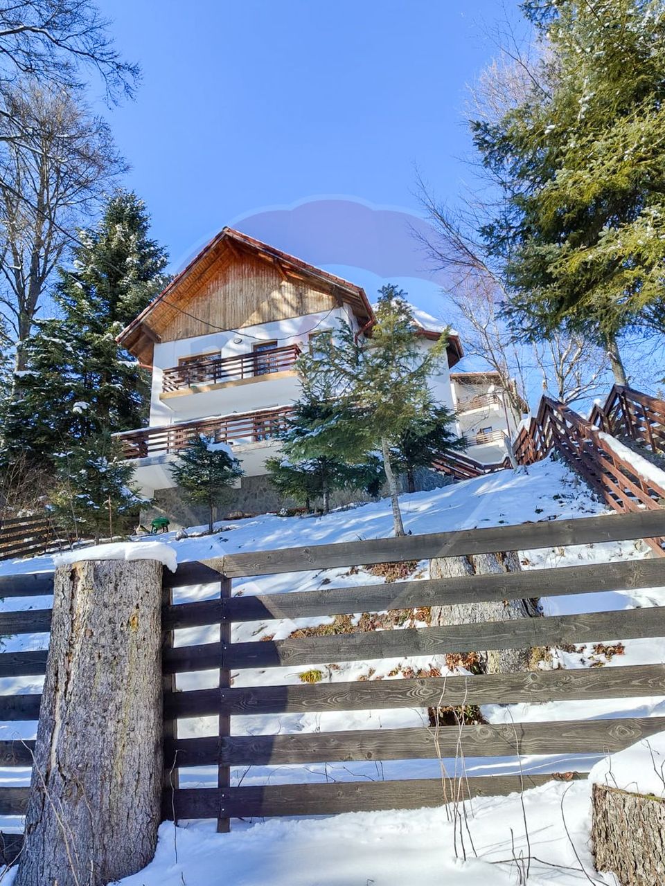 Vilă de vânzare în Predeal – vedere panoramică către pârtia de schi