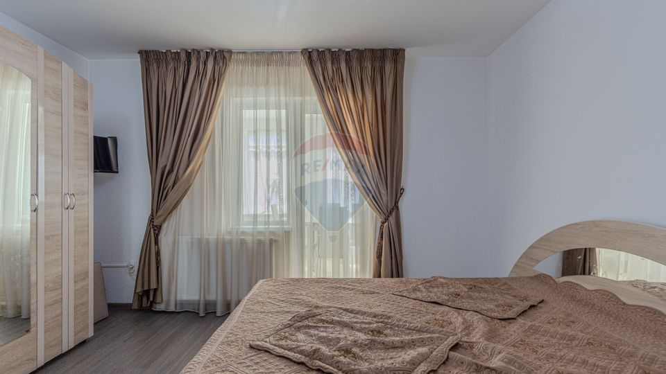 Casă / Vilă cu 10 camere de vânzare in Moieciu de Jos