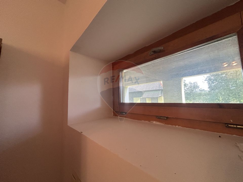 Casa - sura cu 16 ari teren de vânzare în Buşag