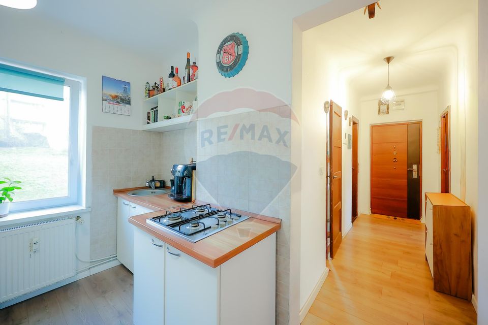 De vânzare apartament cu 2 camere, parter, parcare inclusă, central