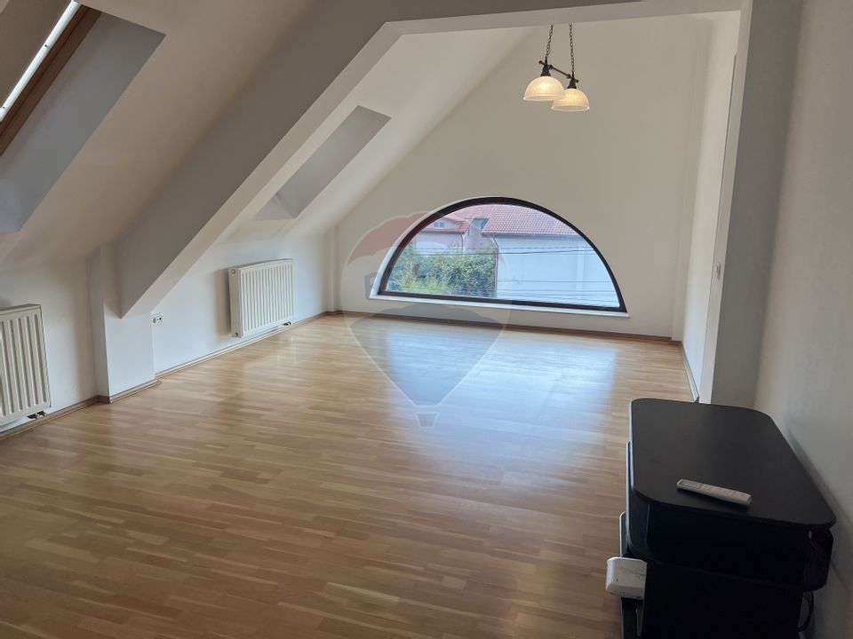 Casă / Vilă cu 5 camere de închiriat în zona Pipera