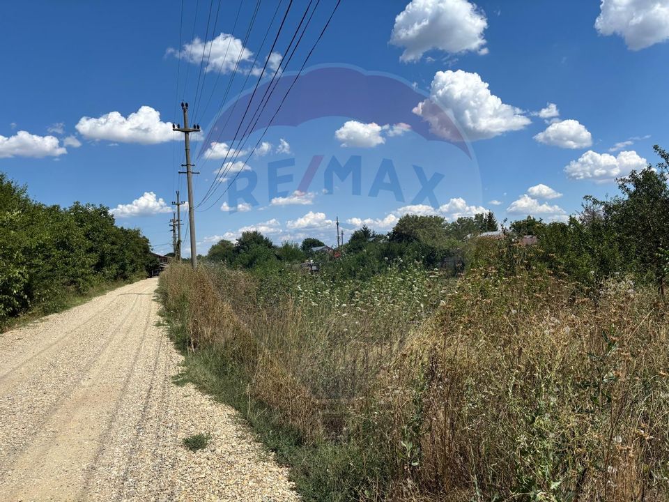 Teren intravilan 1.400mp Izvorani (IF), drum asfaltat, la 3 min de DN1