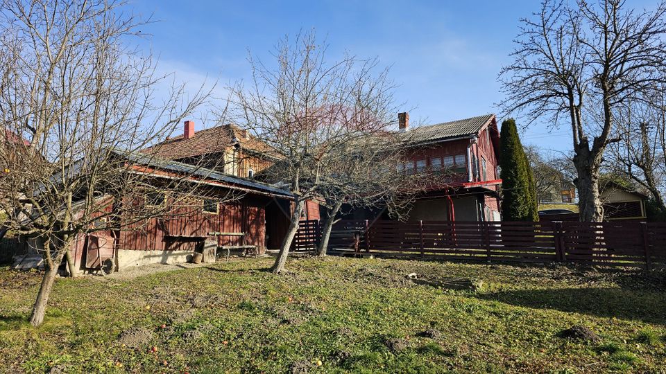 Casă / Vilă cu 3 camere de vânzare-Cacica-Suceava