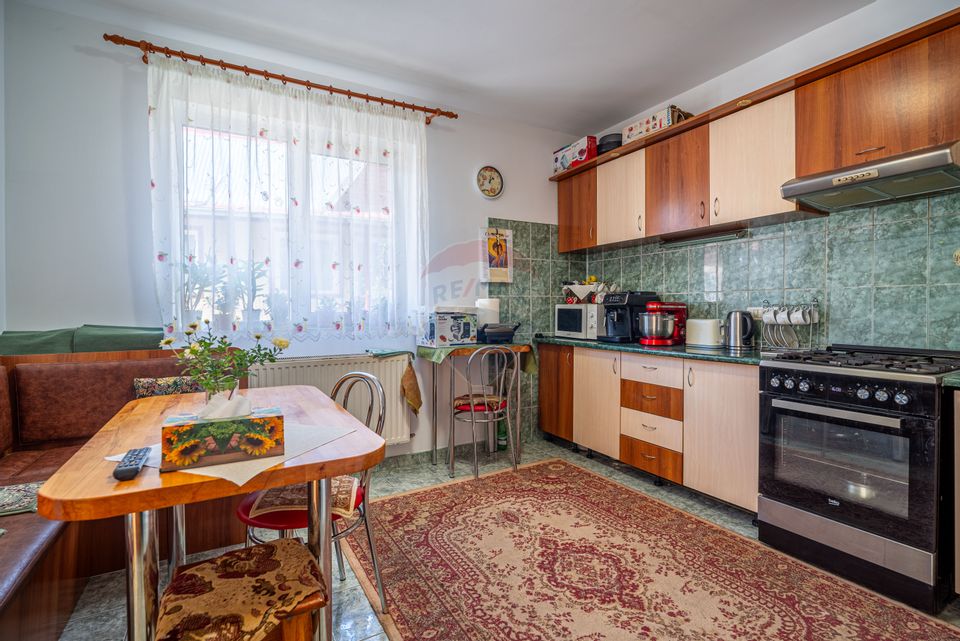 House FOR SALE in Bușteni, with superb views of the Bucegi Mountains