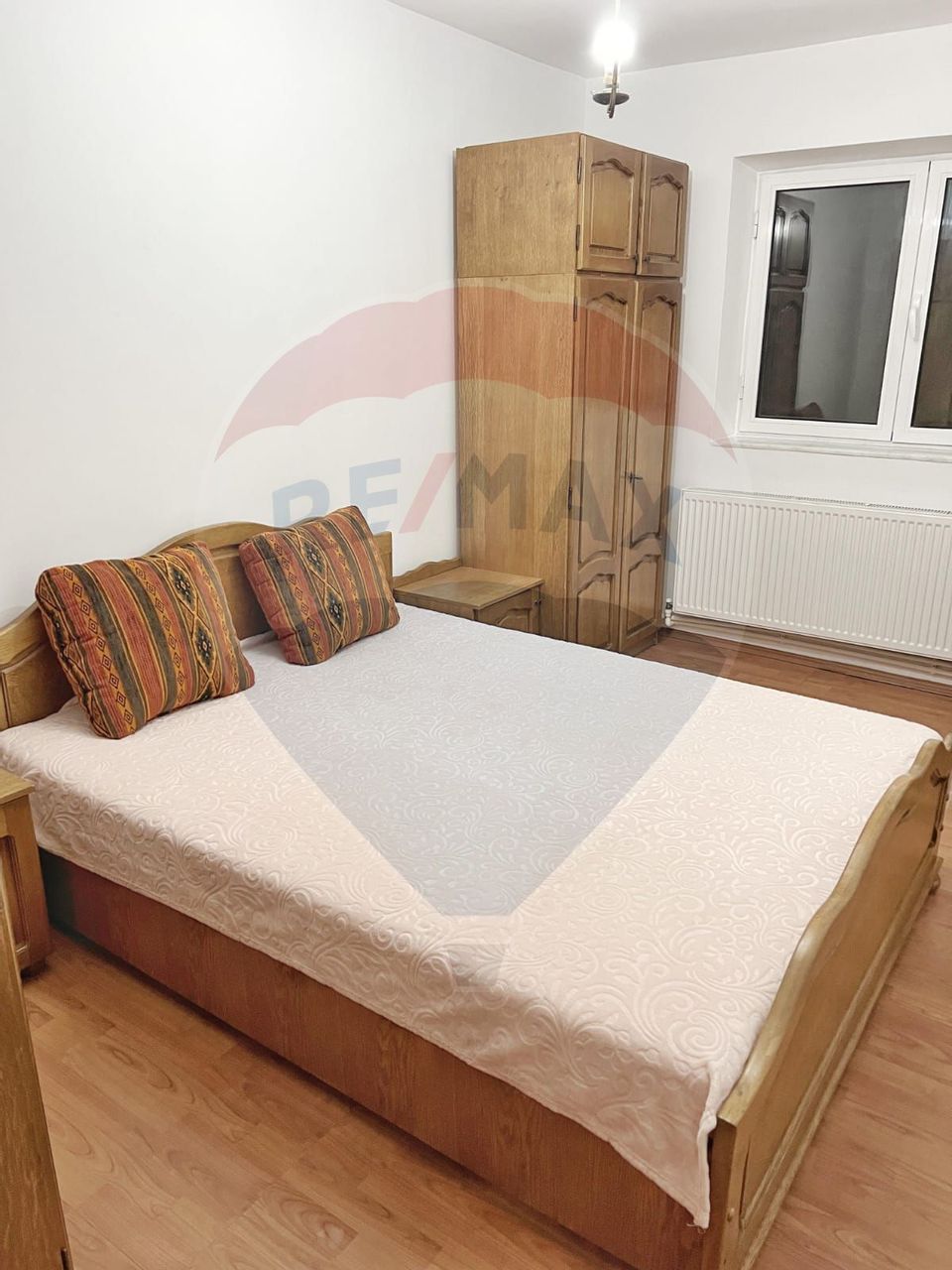 Apartament cu 3 camere de vânzare în zona George Enescu