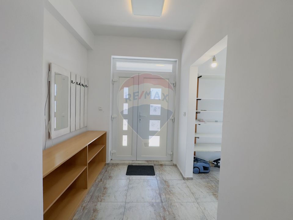 Casă cu 5 camere de vânzare Cartier Orizont 2 Paleu zona Metropolitana