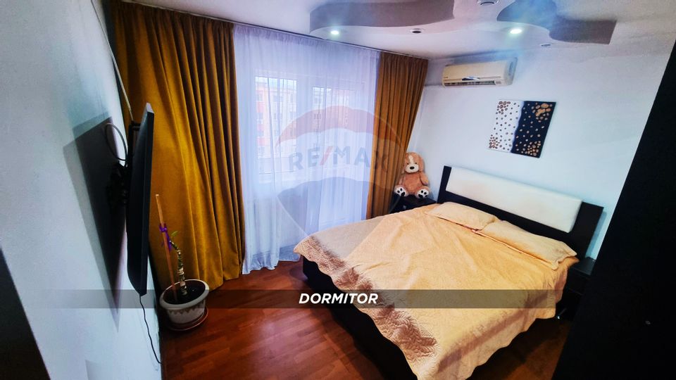 Apartament cu 3 camere de vanzare pe strada Moldovei