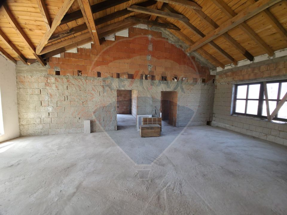 Teren intravilan + casă la roșu de vânzare – Vădurele, jud. Neamț