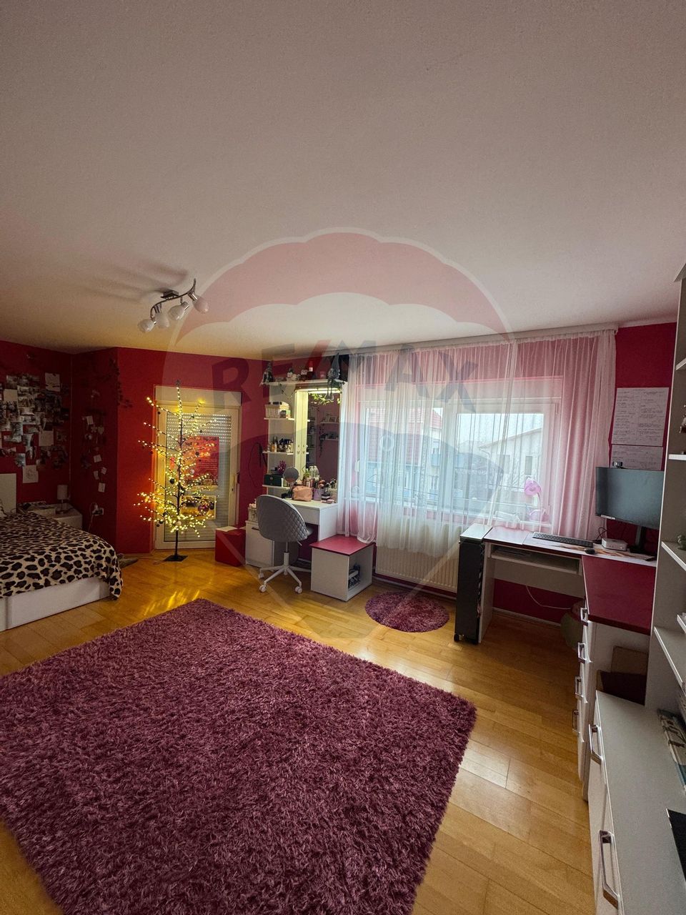 Casă / Vilă cu 10 camere de vânzare în zona Braytim
