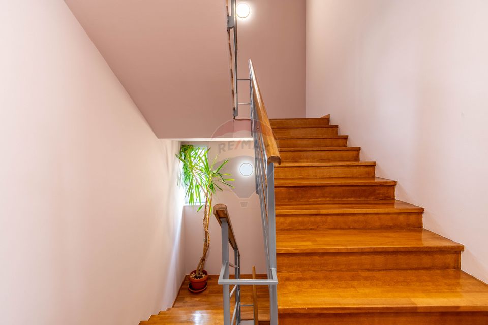 5 room House / Villa for sale, Europa area