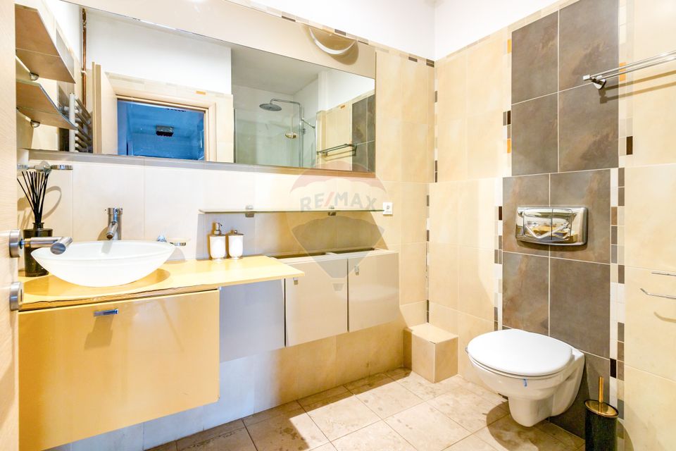 Vanzare Vila 5 camere cu semineu, piscina si priveliste lac piscicol