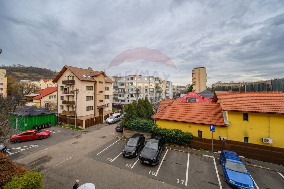 Apartament renovat, modern, cu 3 camere, de vânzare în Grigorescu